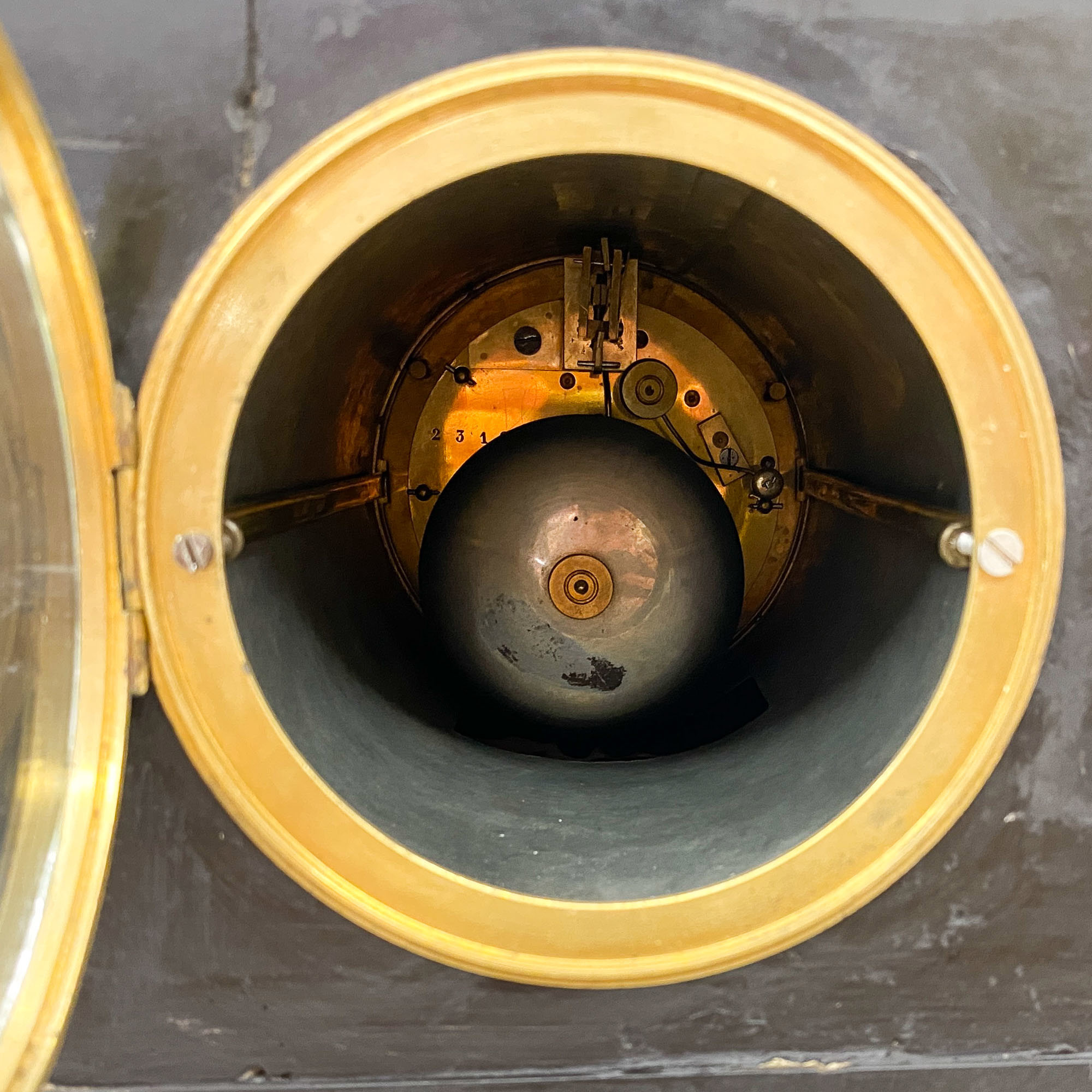 Orologio con scultura 