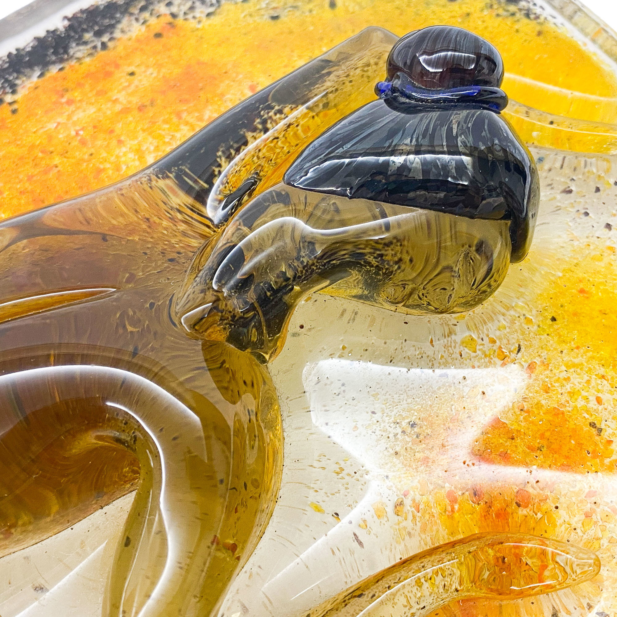 Scultura donna stesa