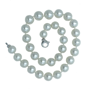 Australian pearl necklace with 18 karat white gold clasp - Italy