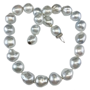 Australian baroque pearl necklace with gold and diamonds clasp - Italy